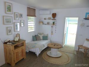 255tahaa-lagoon-bungalow-23